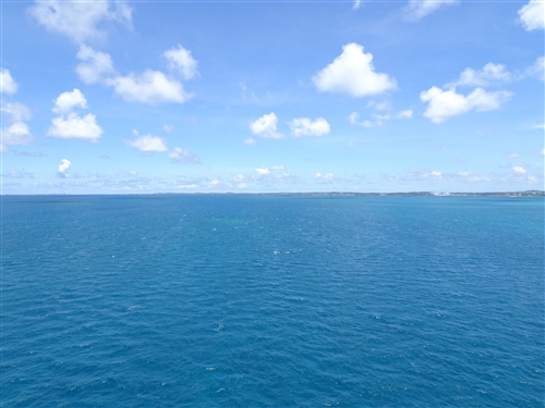 穏やかな海と空